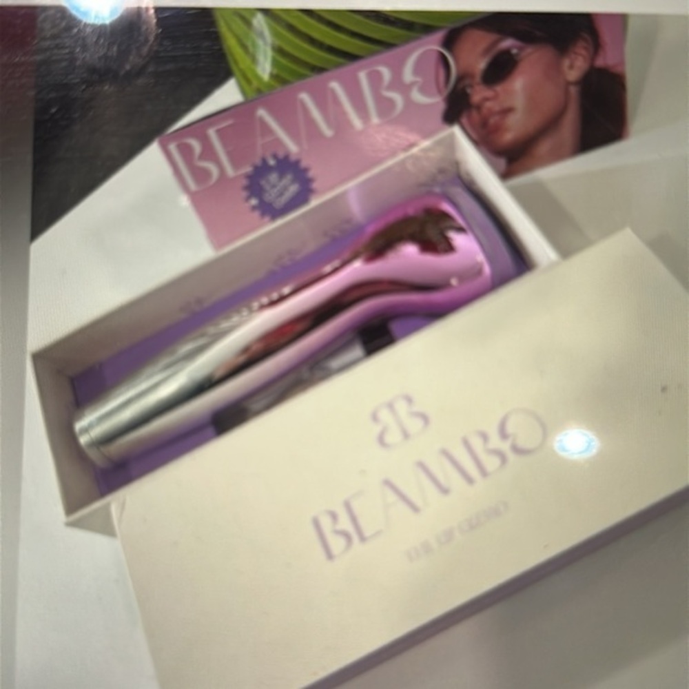 Beambo Lip Gizmo Lip pumping device, new and sealed in unopened pkg. - Picture 2 of 16